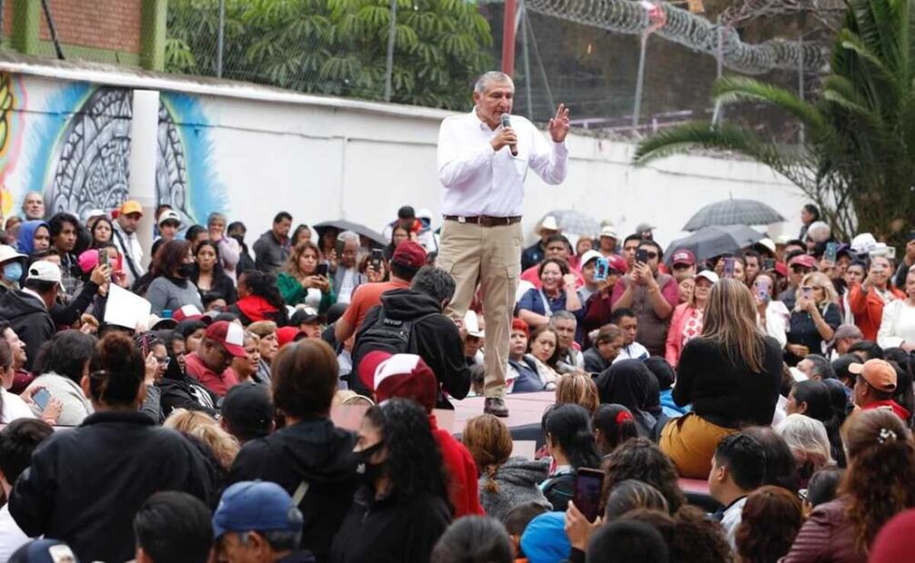 Adán Augusto López recordó que ha presentado más de 300 quejas porque su imagen y su nombre son marcas registradas y no pueden usarlas sin su autorización. Foto: Especial