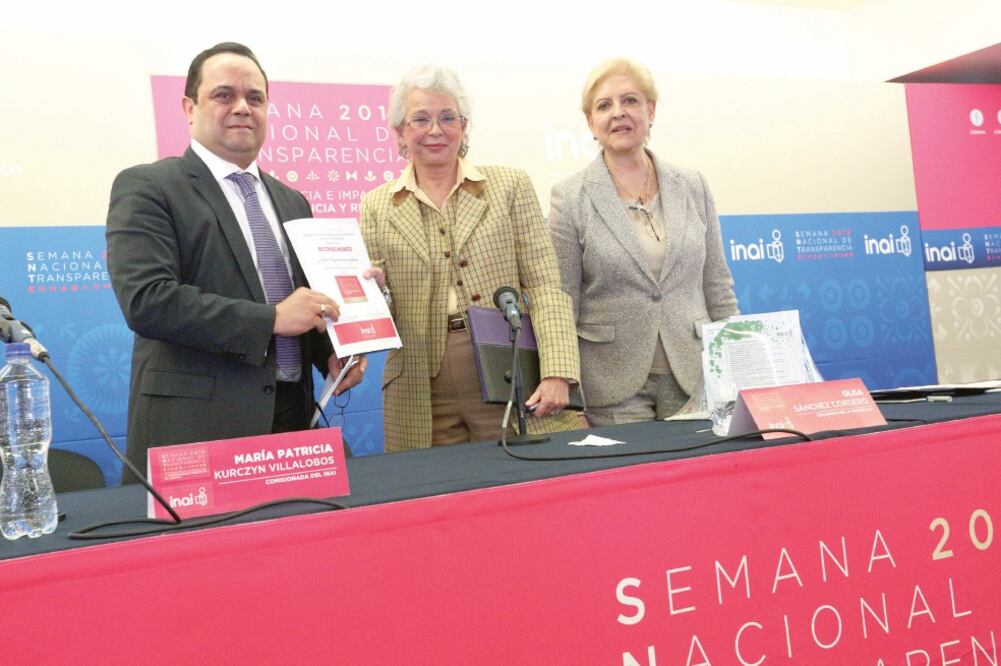 Olga Sánchez Cordero (centro), futura secretaria de Gobernación, dijo que no hay gobierno democrático sin participación de la ciudadanía. Foto: INAI