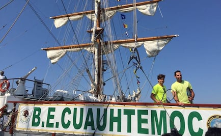 Ferrer y 'Santi' visitan buque Cuauhtémoc