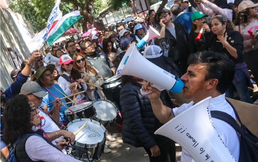 Trabajadores del Poder Judicial se manifiestan frente al Consejo de la Judicatura Federal. Foto: Axel Sánchez/EL UNIVERSAL