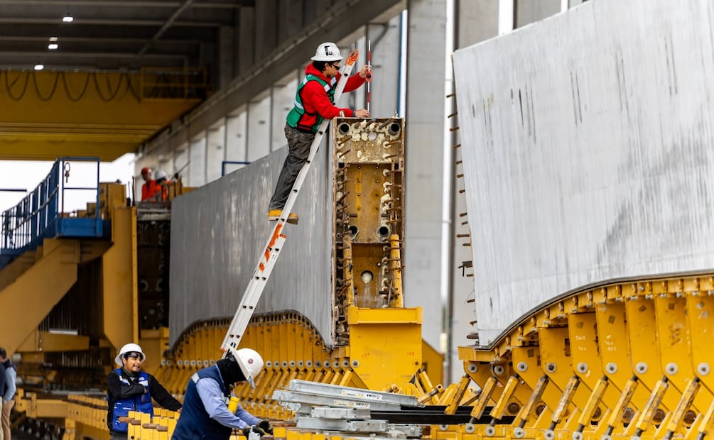 Supervisa Samuel García planta de prefabricados; se optimizan tiempos y costos de construcción del Metro. Foto: Especial