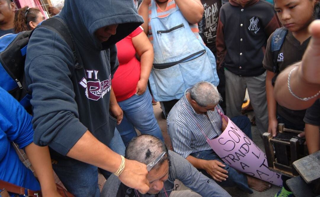 "No fueron maestros los que nos raparon", dice profesor