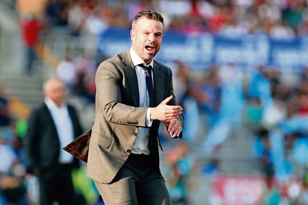 Rafa Puente arremetió contra Diego Montaño, tras caer contra Chivas. (IMAGO7)