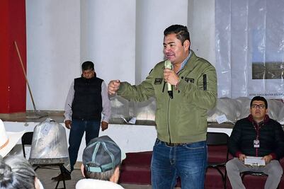 El show del alcalde y el poste