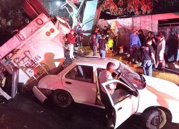 Vuelca pipa en Chimalhuacán; se dirigía a atender incendio