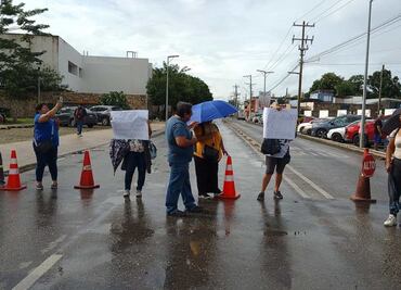 Jornada de bloqueos en Yucatán: jubilados de Pemex y padres de familia cierran calles de Mérida