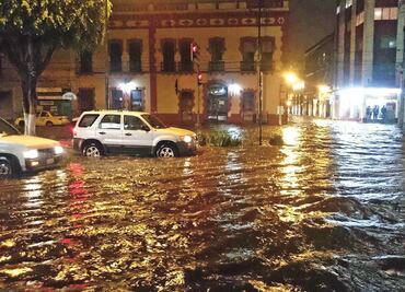 Evacuan en Jalisco a más de 200 personas por tormenta tropical "Lorena"