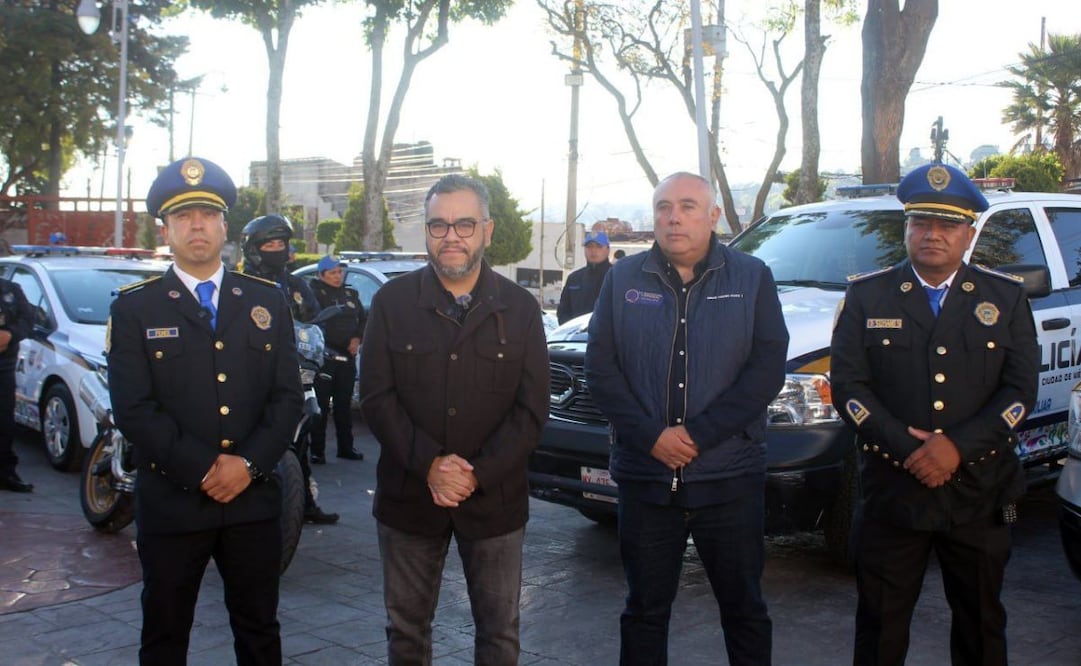 El alcalde de Magdalena Contreras, Fernando Mercado, entregó 53 unidades nuevas para la policía.
Foto: Especial.