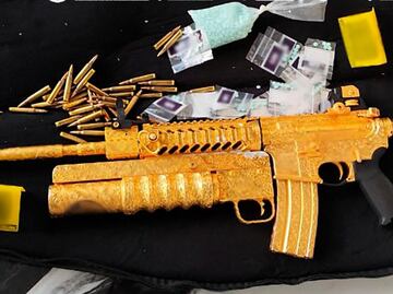 Detienen a operadora del CJNG con orden de captura en EU; le aseguran arma larga dorada