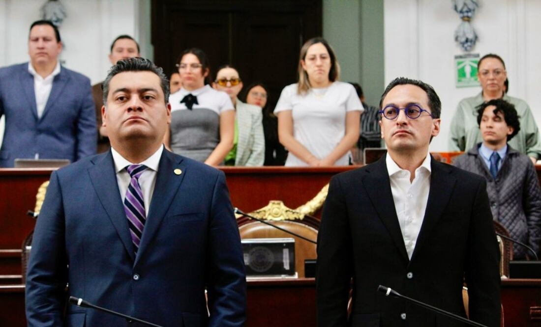 Congreso CDMX guarda un minuto de silencio; exigen justicia por muerte Berenice Giles y Miguel Ángel Rojas en AXE Ceremonia. Foto: Omar Díaz
