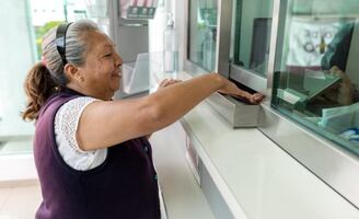 Pensión del Bienestar 2025: descubre qué letra recibe depósito hoy, 25 de noviembre