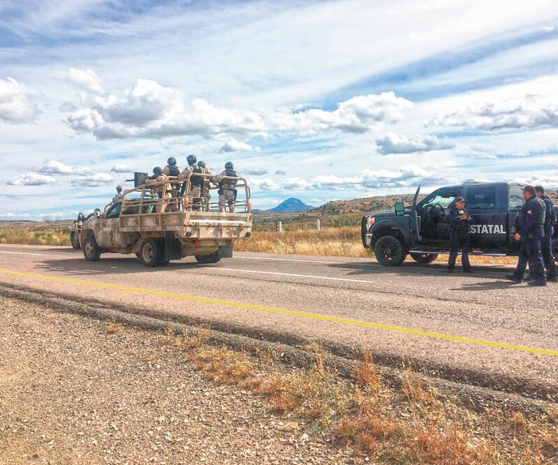 Elementos federales patrullaron ayer Agua Prieta durante un operativo; reportaron calma, pero autoridades pidieron extremar precauciones. ESPECIAL