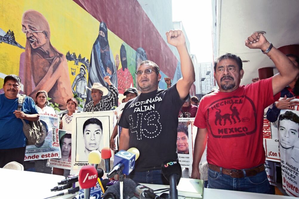 Propuest a. Los familiares de los normalistas se reunieron con el subsecretario de la Segob, Roberto Campa Cifrián (ARCHIVO EL UNIVERSAL)