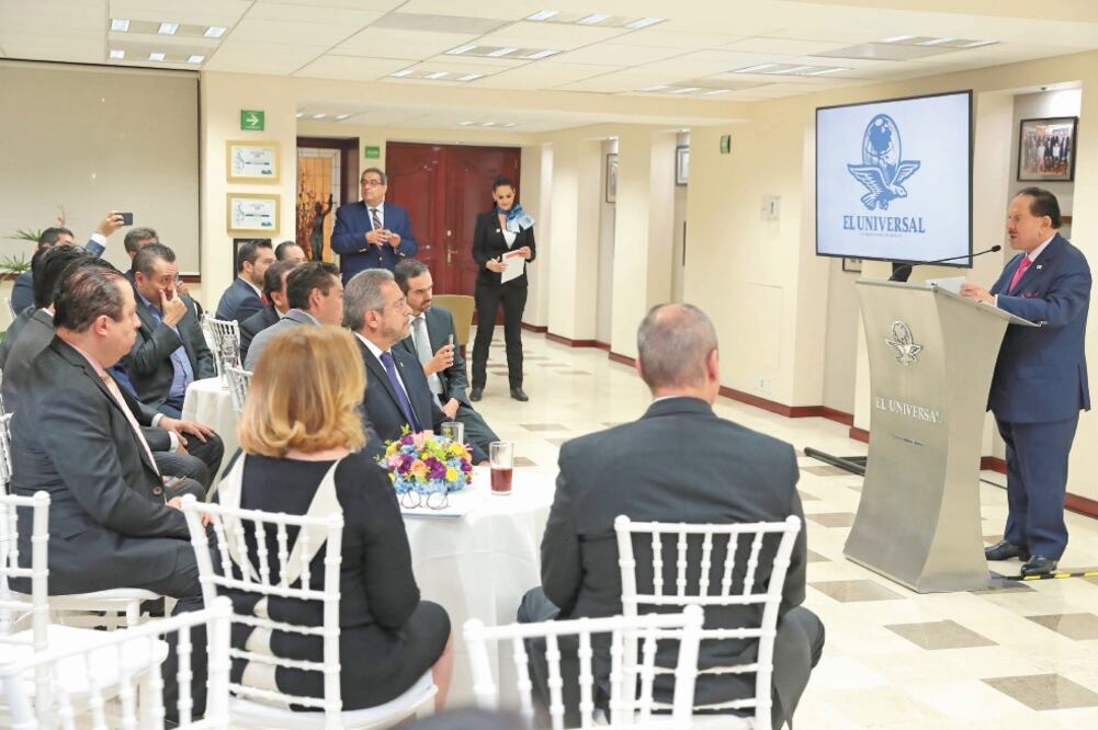 El Licenciado Juan Francisco Ealy Ortiz afirmó, ante integrantes de la asociación CIOS Mexicanos, que EL UNIVERSAL siempre ha incorporado en sus tareas la tecnología más importante y novedosa. Foto: JUAN BOITES