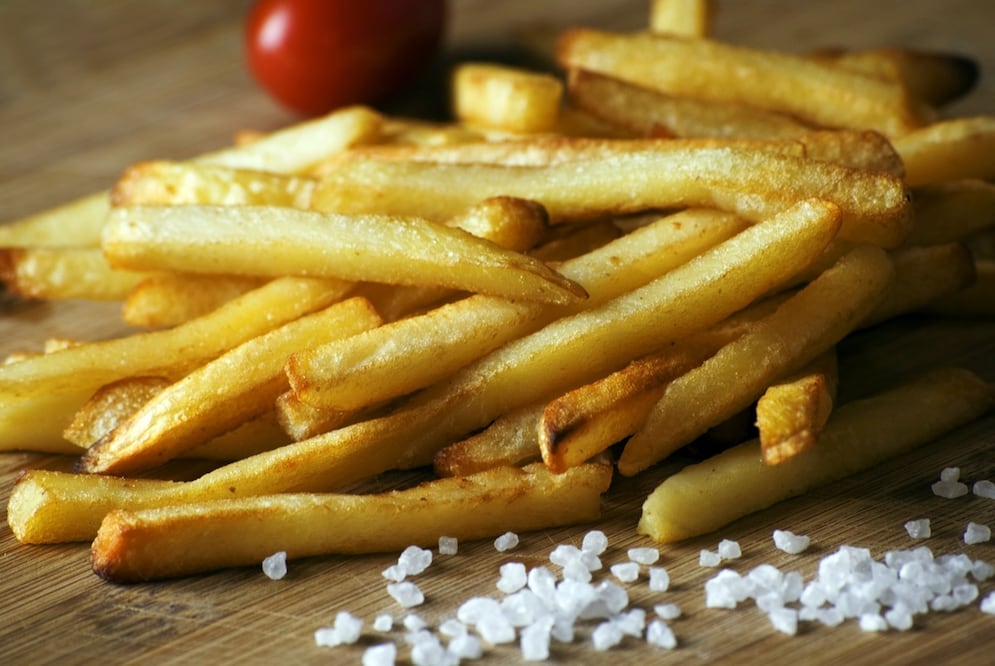 Las papas fritas congeladas pueden llegar a contener un alto porcentaje de sal / Foto: Pixabay