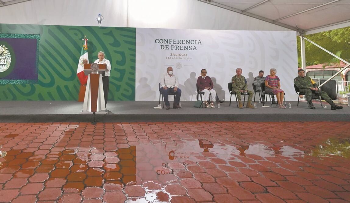 El presidente Andrés Manuel López Obrador pidió durante la gira que realizó en Jalisco que los jóvenes cuiden a sus abuelos y que no contagien a más familiares. Foto: PRESIDENCIA 