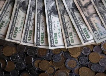 Peso weakens slightly in early trading on Monday