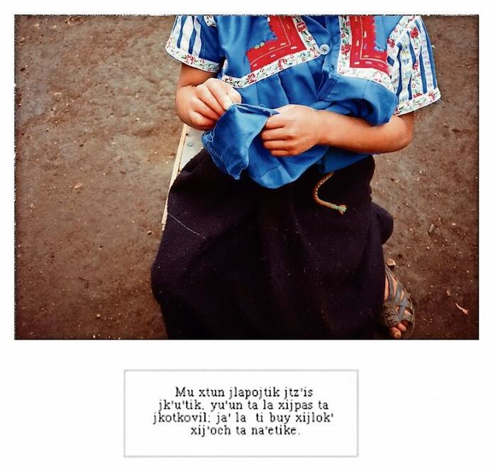 Texto de la fotografía Costura ropa puesta (2000), de Maruch Sántiz Gómez. Col. Fomento Cultural Banamex, A.C.