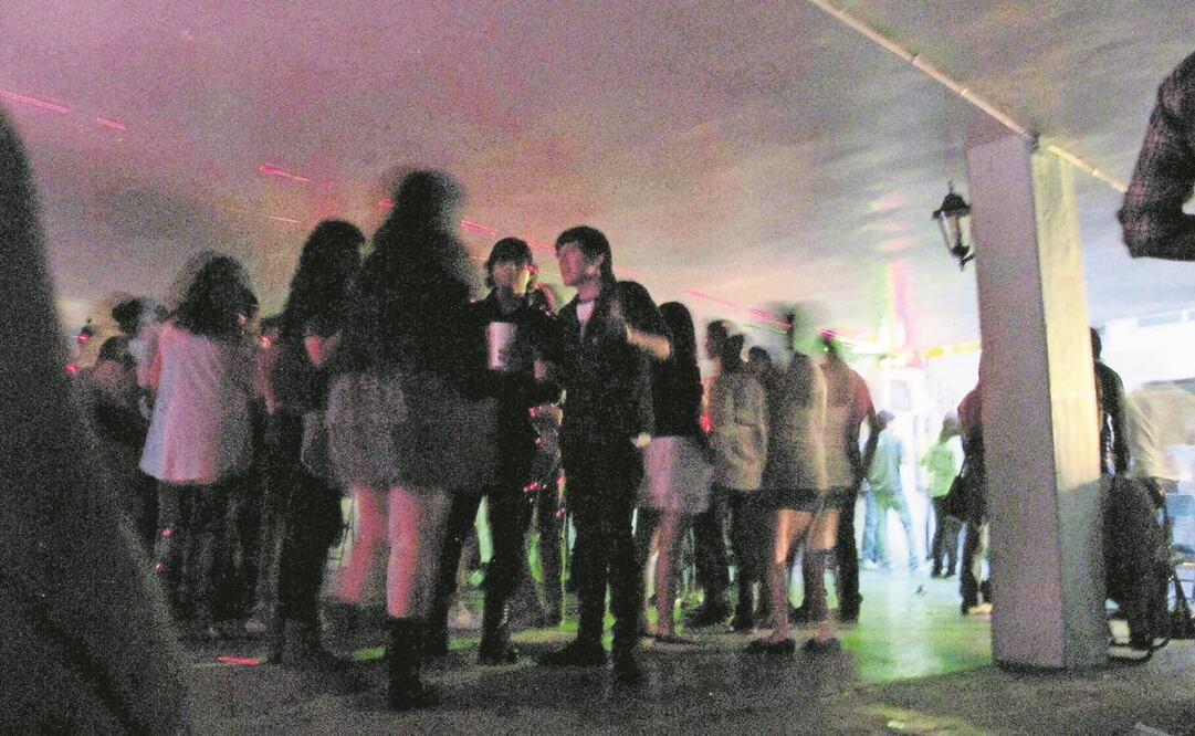 Las fiestas clandestinas son convocadas a través de redes sociales, por lo que autoridades piden a dueños de predios no rentar espacios. Foto: Archivo EL UNIVERSAL