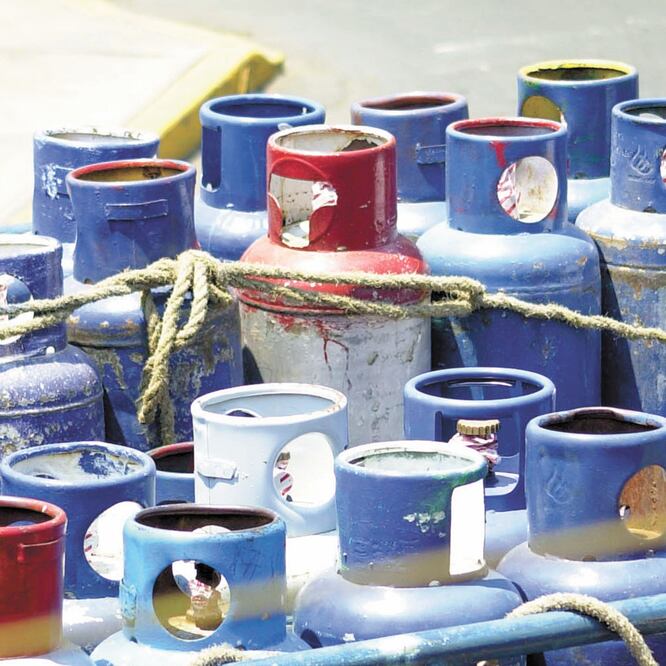 Aparentemente, el combustible era revendido en tanques a locatarios de los mercados aledaños a la colonia Del Carmen. ARCHIVO EL UNIVERSAL