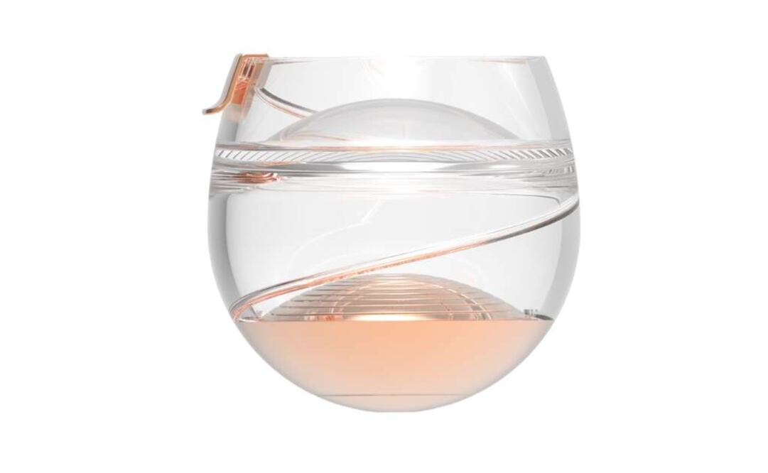 El oro es muy utilizado en la tecnología espacial ya que desvía la radiación del sol, y en este caso sus propiedades ayudan a evitar que cambie el sabor del whisky