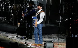 Intocable hace bailar al Zócalo tras el Grito de Independencia; así fue su concierto de casi dos horas