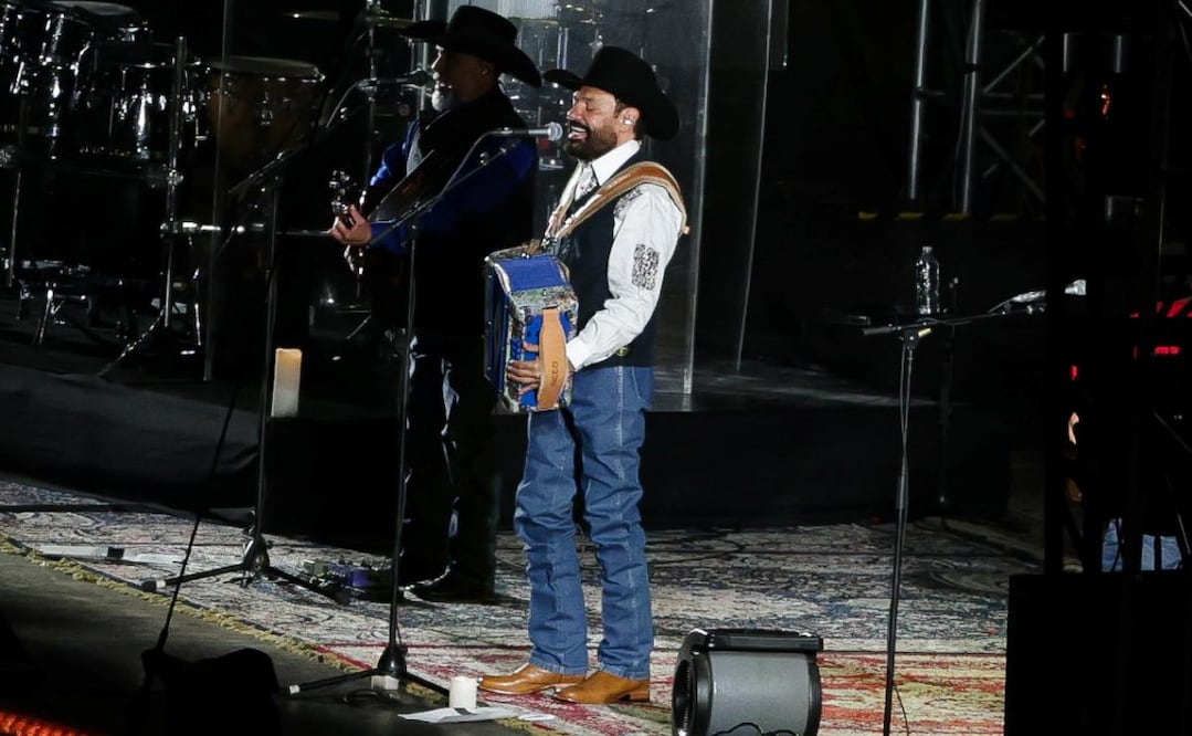 Intocable inicia su concierto en el zócalo previo al grito de independencia. FOTO: CARLOS MEJIA/EL UNIVERSAL
