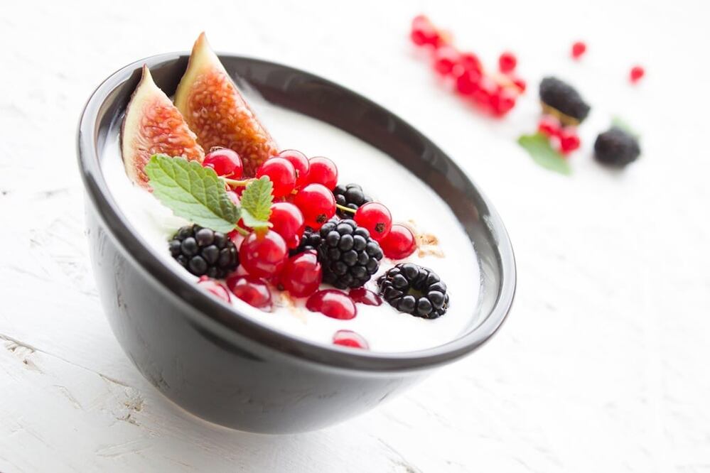 El yogur natural es una fuente de calcio. (Foto: cortesía Pixabay) 