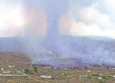 Lava de volcán destruye cientos de casas en La Palma