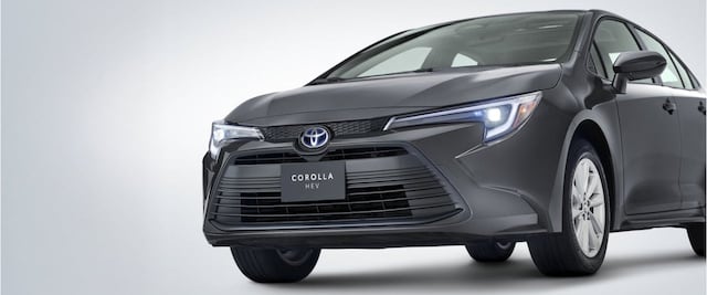 ¿De cuánto es el enganche del Toyota Corolla 2026?