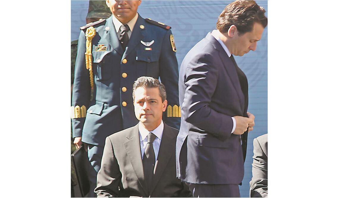 Enrique Peña Nieto, expresidente de México, y Emilio Lozoya, exdirector general de Pemex, en imagen de archivo del 8 de febrero de 2013.