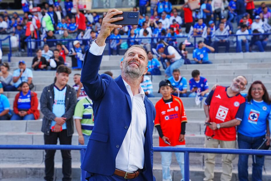 Emanuel Villa en un partido de Cruz Azul - Foto: Imago7