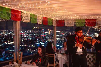 Festeja el 15 de septiembre en las alturas de la Torre Latino