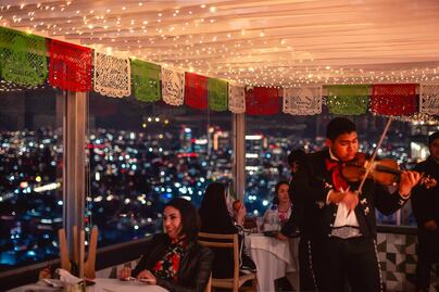 Festeja el 15 de septiembre en las alturas de la Torre Latino