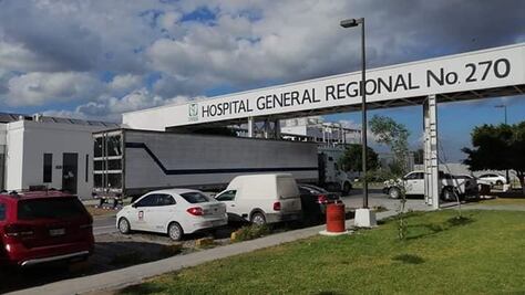 Ante aumento de muertes por Covid, Hospital de Reynosa resguarda cuerpos en tráiler