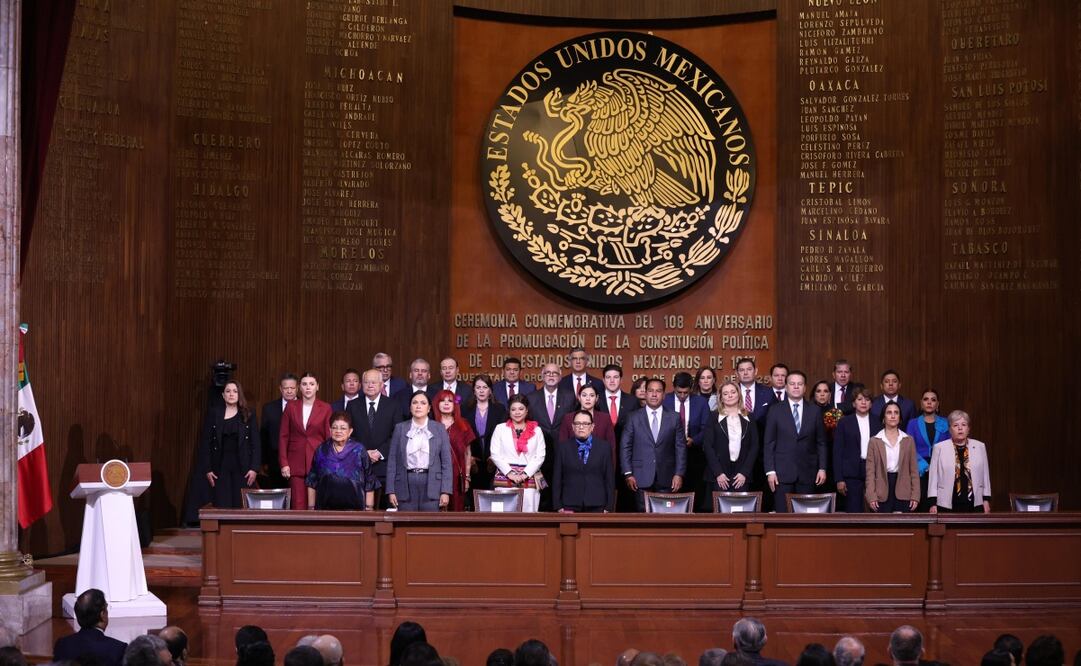 Los gobernadores de las 32 entidades del país llegan al Teatro de la República en Querétaro para el 108 Aniversario de la Constitución de 1917. Foto: Diego Simón / EL UNIVERSAL