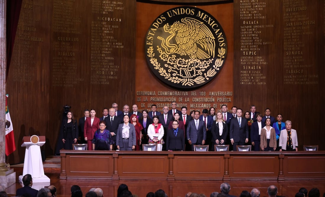 Los gobernadores de las 32 entidades del país llegan al Teatro de la República en Querétaro para el 108 Aniversario de la Constitución de 1917. Foto: Diego Simón / EL UNIVERSAL