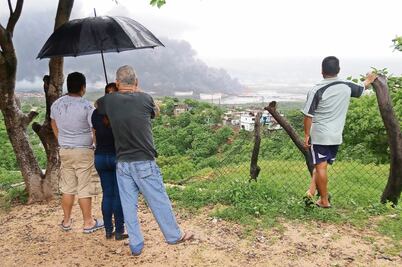 “¡Mamá, la casa se pinta de negro!”, gritaron en Salina Cruz