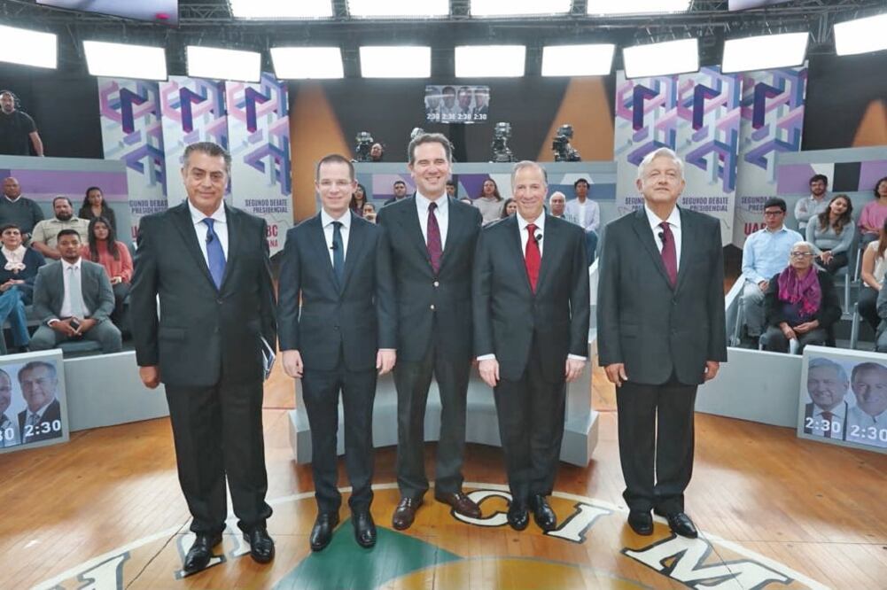 Jaime Rodríguez Calderón El Bronco, Ricardo Anaya, Lorenzo Córdova, José Antonio Meade y Andrés Manuel López Obrador, en el gimnasio de la Universidad Autónoma de Baja California, campus Tijuana. (INE)
