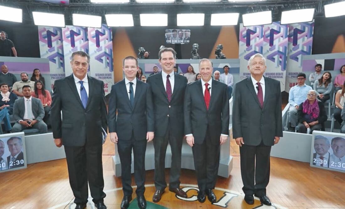 Jaime Rodríguez Calderón El Bronco, Ricardo Anaya, Lorenzo Córdova, José Antonio Meade y Andrés Manuel López Obrador, en el gimnasio de la Universidad Autónoma de Baja California, campus Tijuana. (INE)