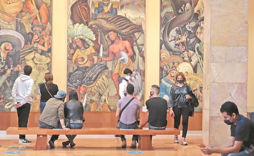 Los murales del Museo del Palacio de Bellas Artes son un espacio de frecuente visita en el Centro Histórico de la Ciudad de México. Fotos: Berenice Fregoso.
