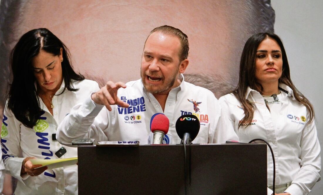 Reunido con los candidatos a las alcaldías, Taboada pidió a su equipo jurídico estar atento a todo lo que ocurra en los siguientes días de cara a la elección. Luis Camacho | El Universal