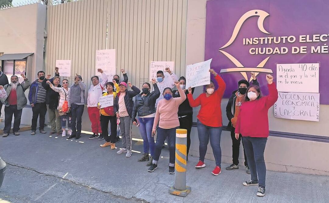 Trabajadores de partidos políticos se han manifestado frente al IECM ante el incumplimiento en la entrega de prerrogativas. Foto: Archivo/ EL UNIVERSAL.