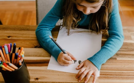 Una niña entendió muy mal el pedido de su maestro y se volvió viral