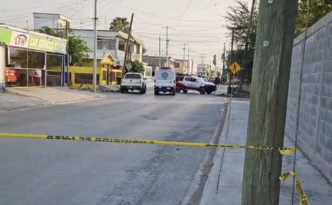 Al llegar las autoridades, procedieron a cerrar la circulación vehicular de la avenida Rodolfo Garza Cantú. Foto: Especial