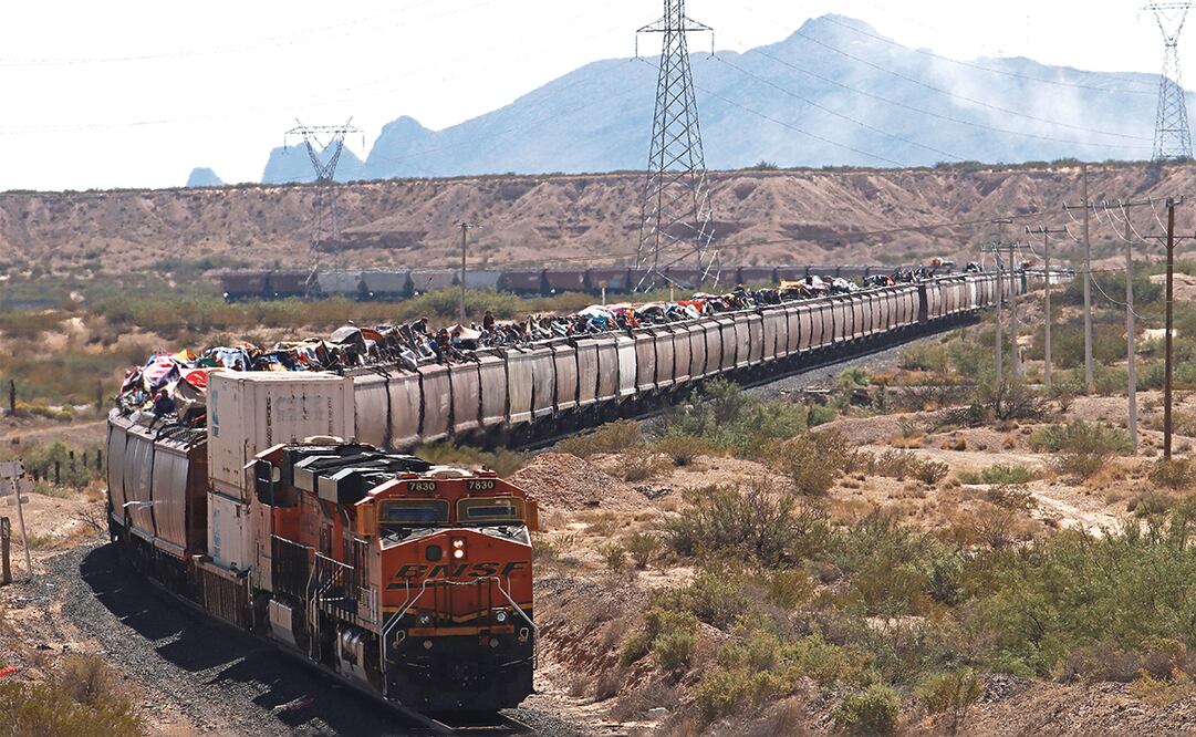 Llegan miles de migrantes de diferentes nacionalidades abordo del tren a la frontera de Ciudad Juárez, con la finalidad de cruzar a Estados Unidos. Foto: Christian Torres / El Universal