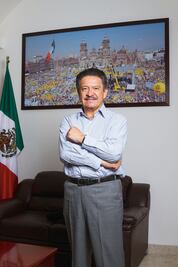 “No me voy por la puerta de atrás”: Carlos Navarrete