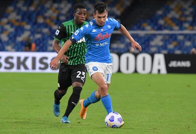 Chucky Lozano, molesto por su cambio del Napoli ante Sassuolo