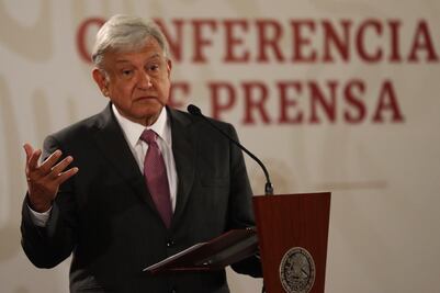 Opten por sector privado, responde AMLO a funcionarios inconformes por baja salarial