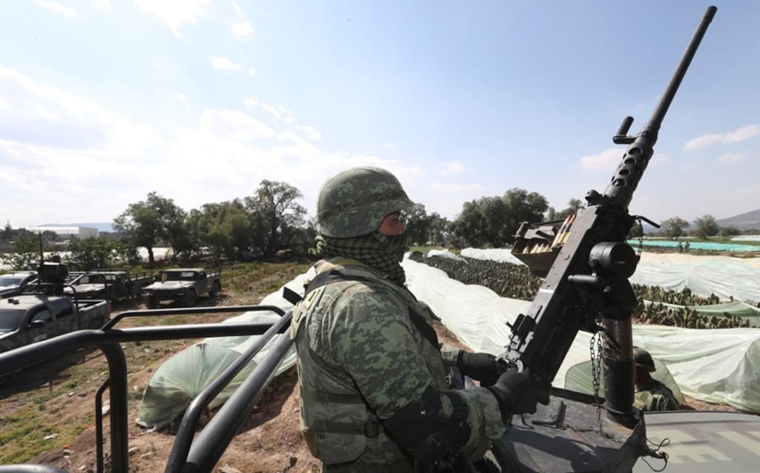 Al menos cuatro tomas clandestinas fueron aseguradas y se detuvo a una persona en el poblado de Cuatlacingo tras la agresión verbal que sufrieron militares por parte de habitantes de la zona.